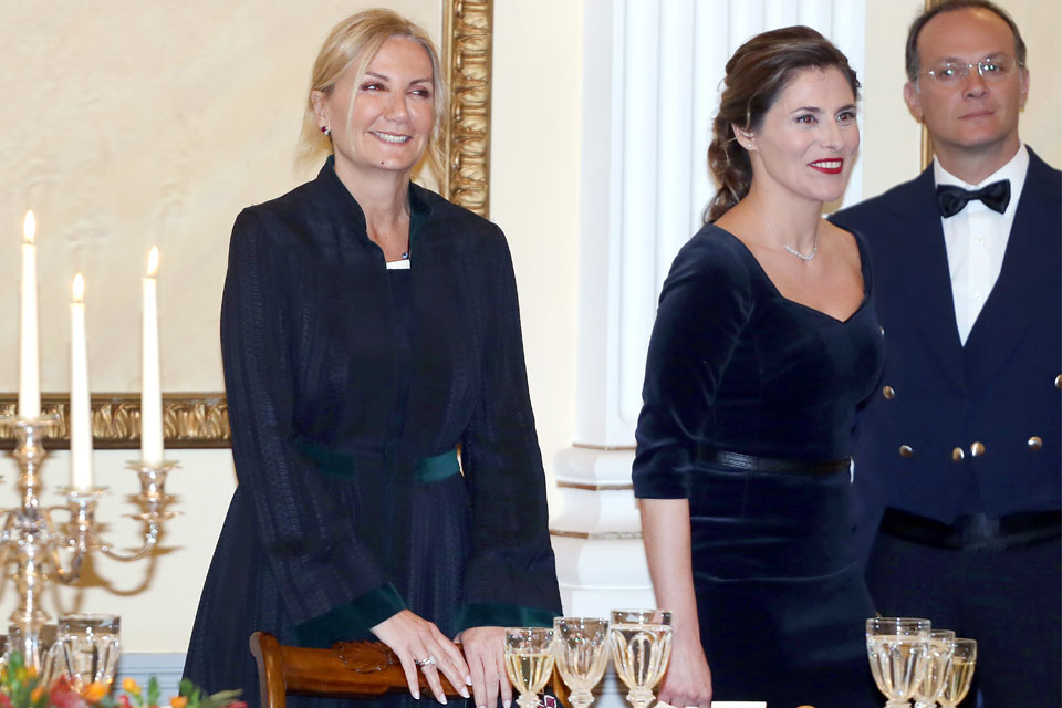 μπέτυ-μπαζιάνα-vs-μαρέβα-μητσοτάκη-ποια-2232107