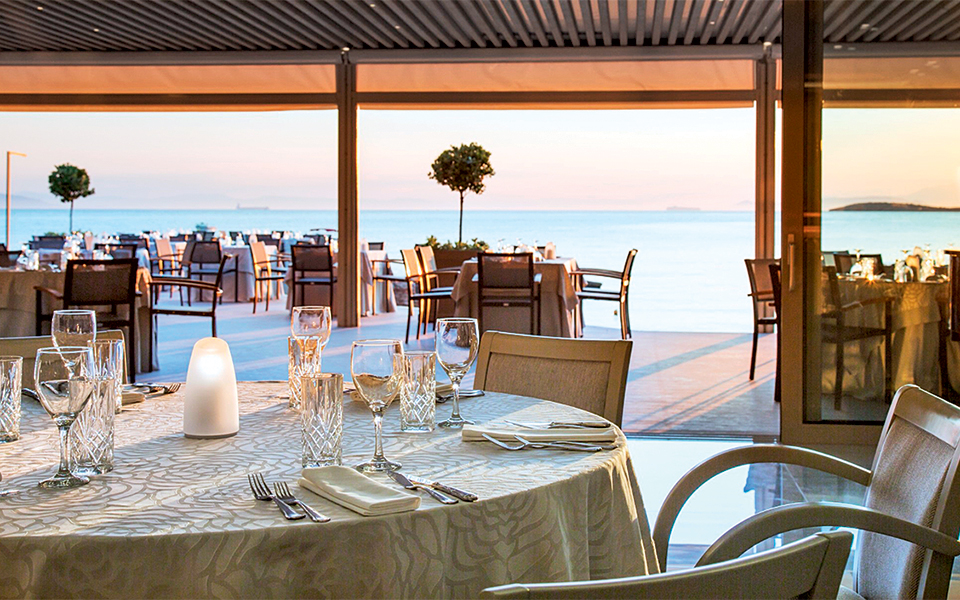 ραντεβού-στο-mythos-by-divani-2233753