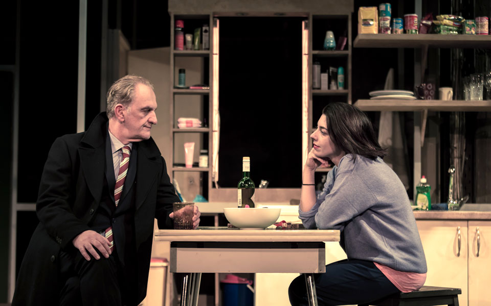 ο-φεγγίτης-skylight-του-sir-david-hare-στο-θέατρο-εμπορ-2232517