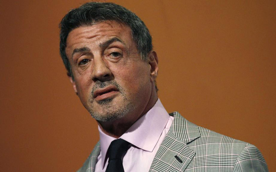 o-σιλβέστερ-σταλόνε-διακωμωδεί-τα-fake-news-2234453