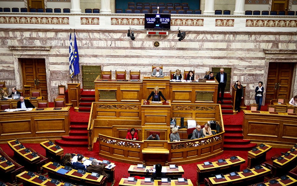 τσουνάμι-επικρίσεων-από-αντιπολίτευ-2237612