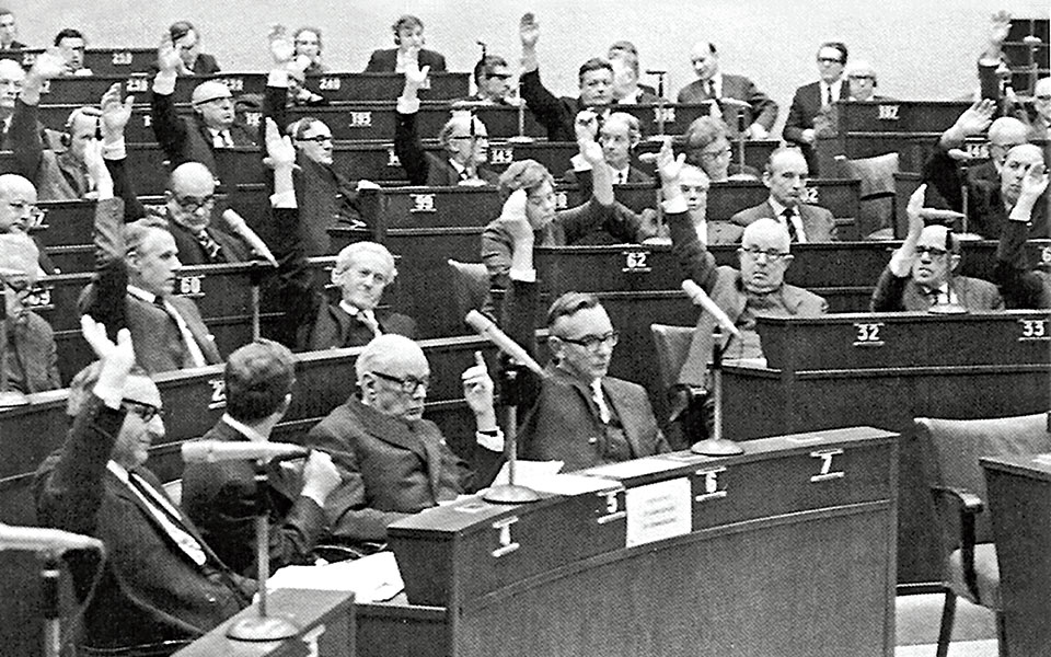 ευρωπαϊκό-ράπισμα-στη-χούντα-2242239