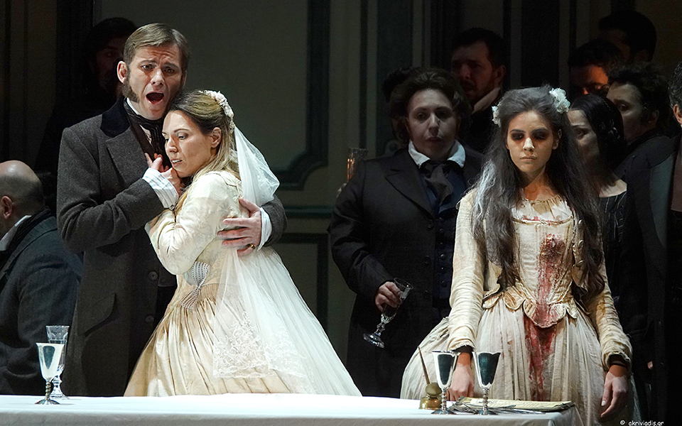 οι-αθέατες-πλευρές-της-λουτσία-2239370