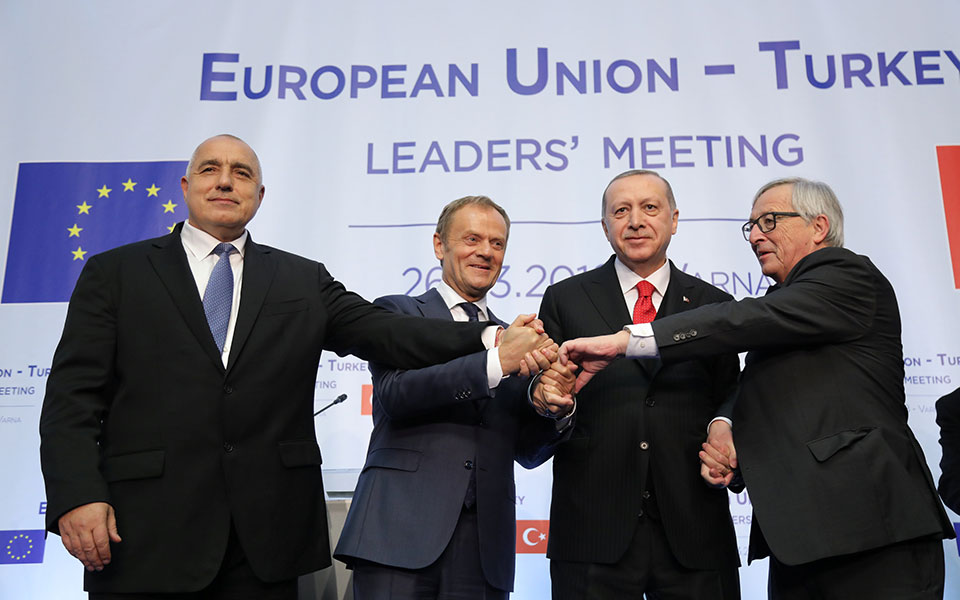 δύο-γλώσσες-στη-σύνοδο-της-βάρνας-2242205