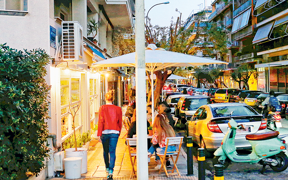 μια-τσακάλωφ-στο-παγκράτι-2239970