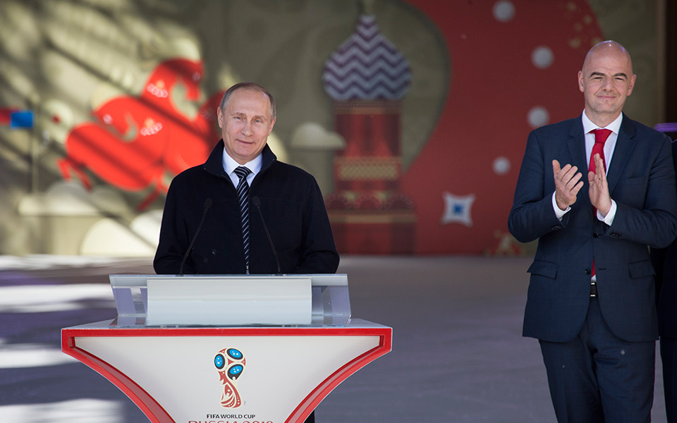 πούτιν-και-ινφαντίνο-παίζουν-μπάλα-στ-2237330