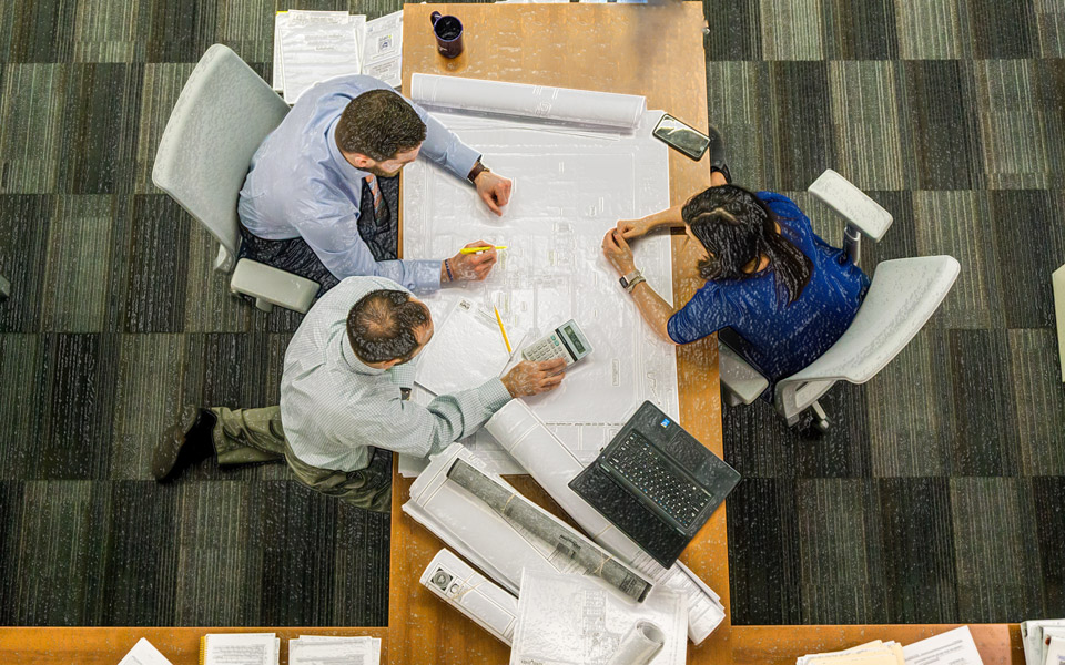 μία-ιστορία-ριψοκίνδυνης-εξωστρέφει-2237108