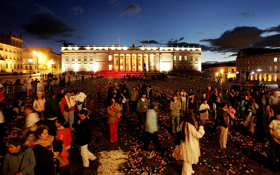 θεωρίες-συνωμοσίας-και-μυθιστορίας-2239109