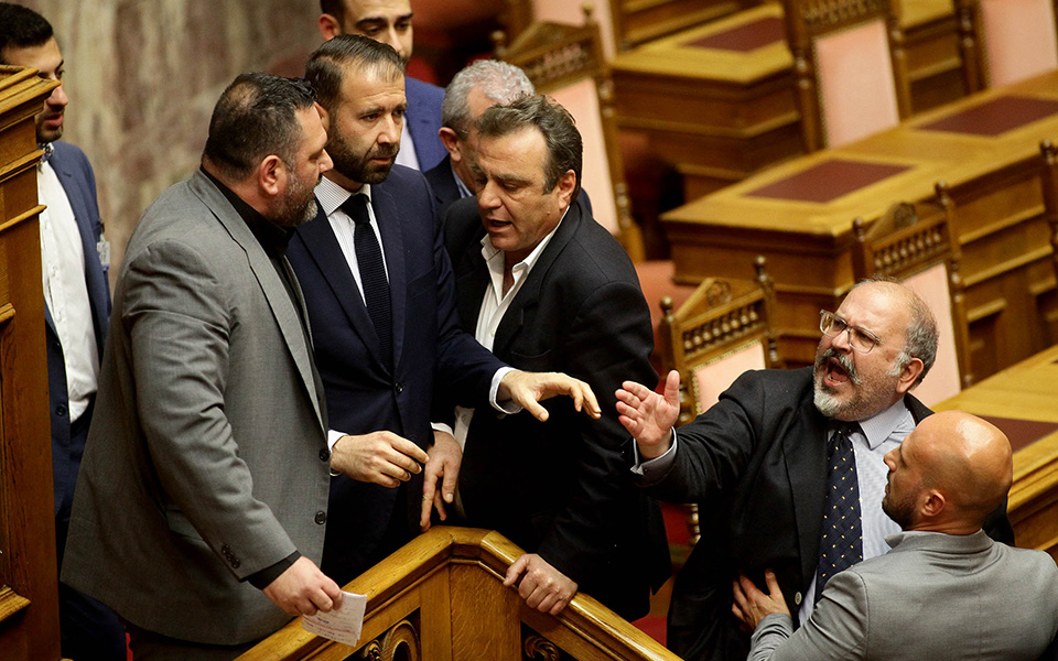 νέο-σόου-χυδαιότητας-από-τη-χρυσή-αυγή-2240517