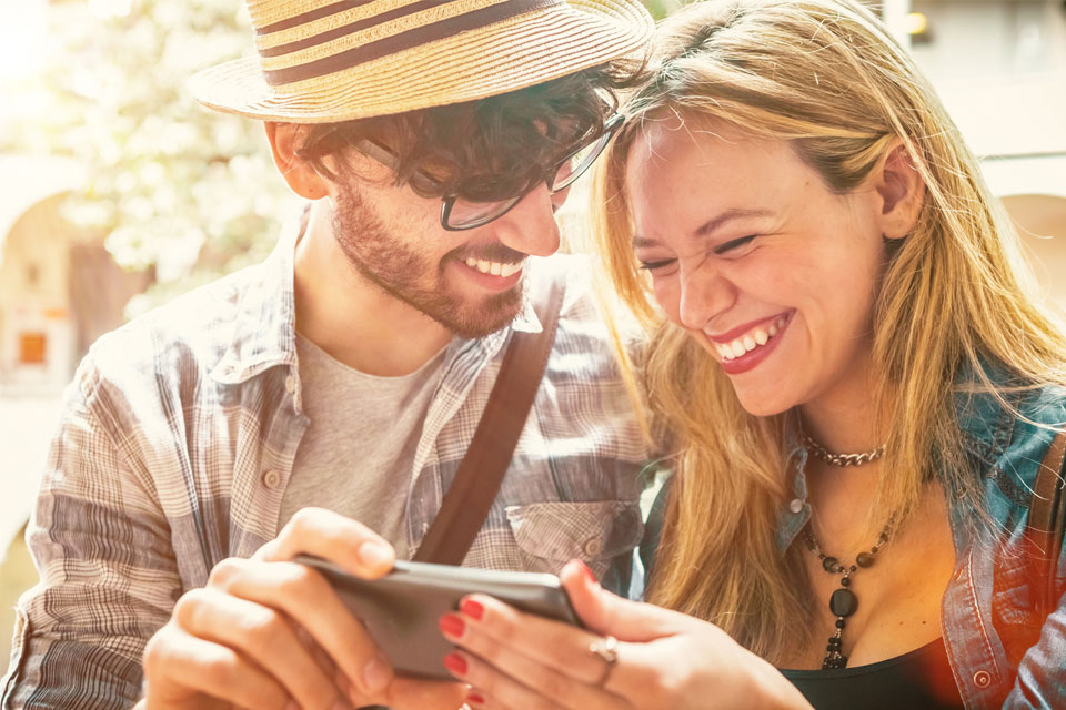 γιατί-βρίσκουμε-κάποιον-ελκυστικό-2238321