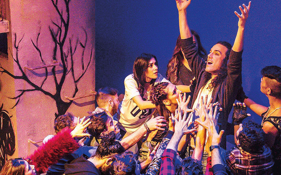 σαράντα-χρόνια-προπηλακισμοί-2237506