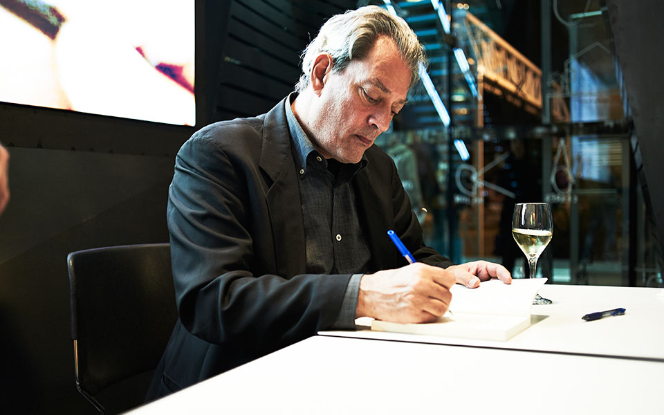 ο-πολ-οστερ-και-το-μεγάλο-αμερικανικό-μ-2239087