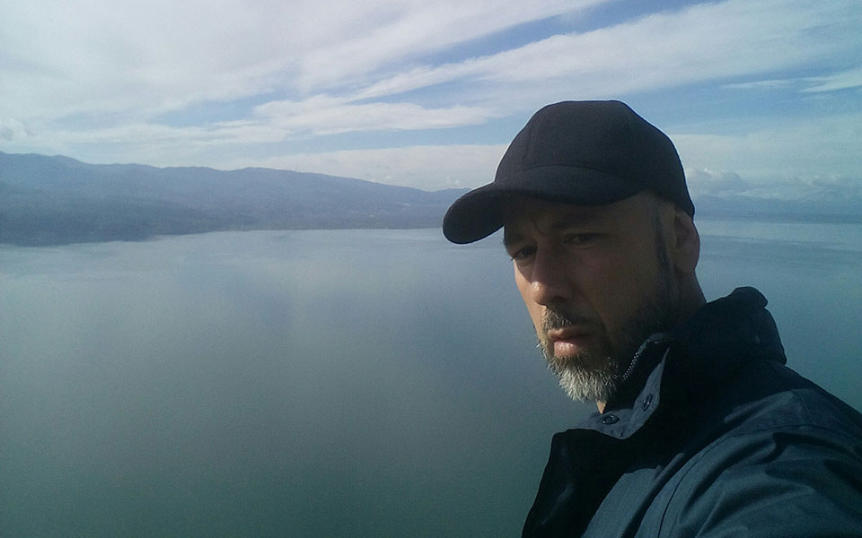 ενα-εικοσιτετράωρο-με-τον-ποιητή-αργύ-2241988