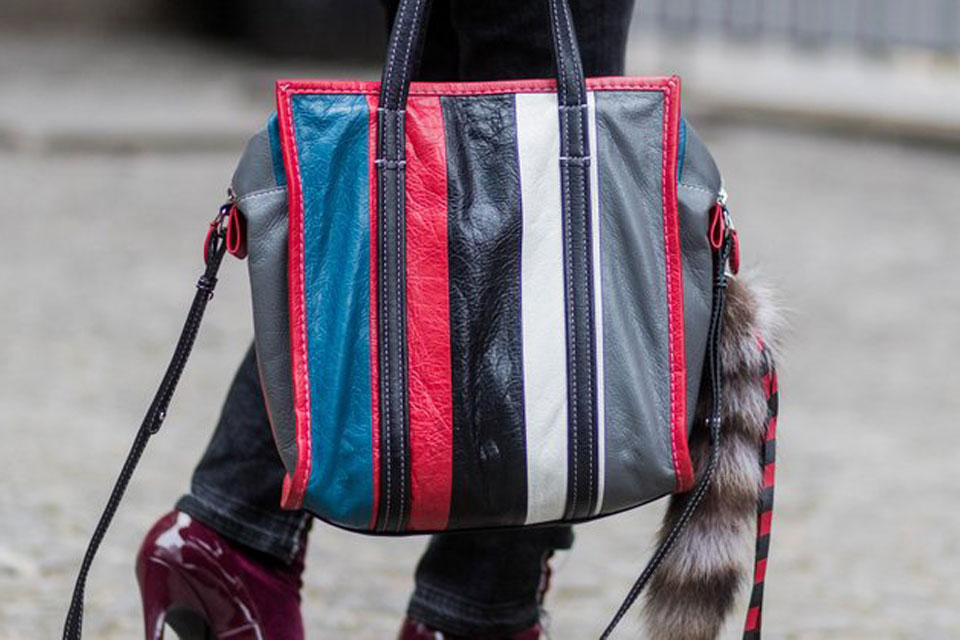 6-tote-bags-για-να-υποδεχτείτε-την-άνοιξη-2238382