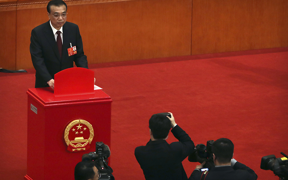 ο-λι-κετσιάνγκ-επανεξελέγη-πρωθυπουρ-2239618