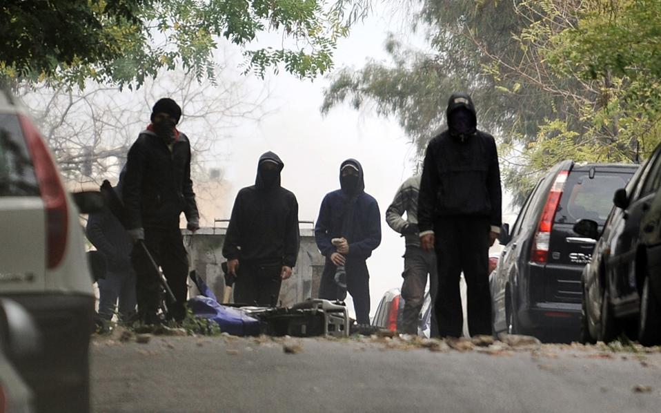 επεισόδια-με-οπαδούς-του-παοκ-μπροστά-2238323