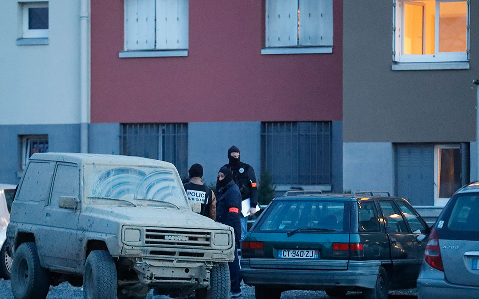 γαλλία-συνελήφθη-17χρονος-ύποπτος-για-τ-2240846