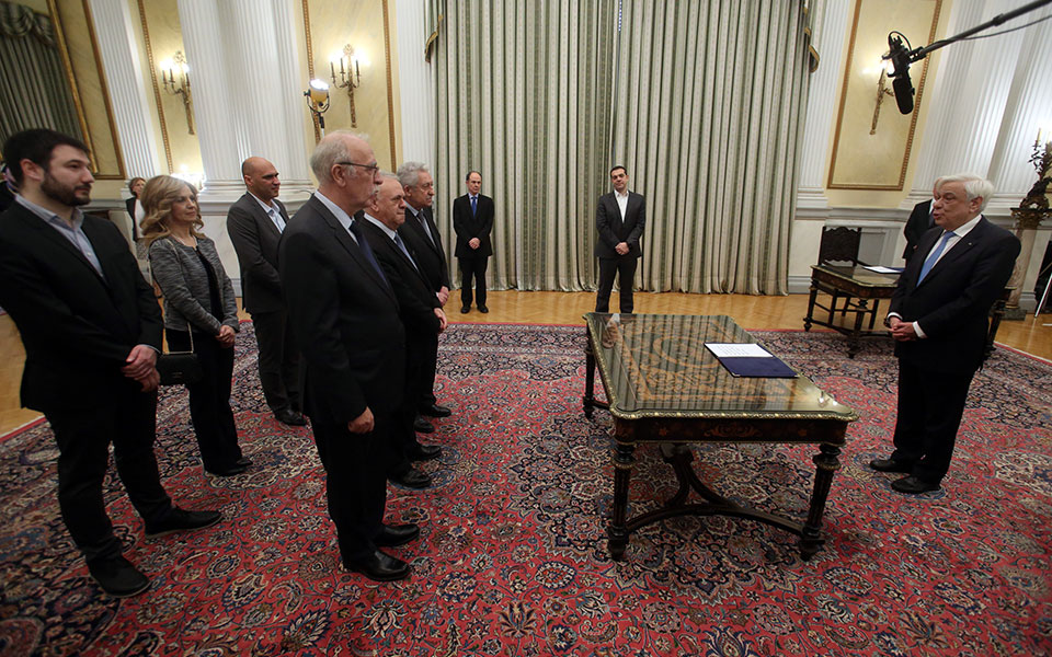 ορκίστηκαν-τα-νέα-μέλη-της-κυβέρνησης-2236282