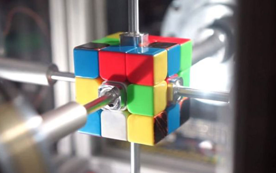 ρομπότ-λύνει-τον-κύβο-του-ρούμπικ-σε-0-38-δ-2237869