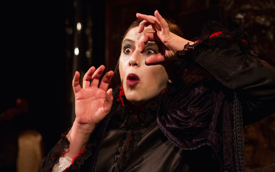 ο-μονόλογος-της-διάφανης-ως-θεατρικ-2237913