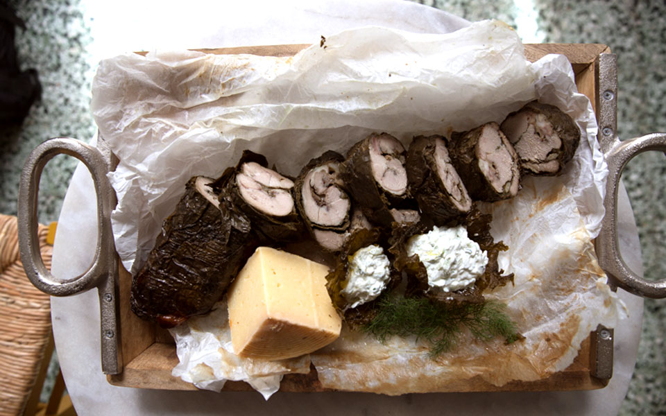 αρνάκι-του-αμπελουργού-με-γραβιέρα-κα-2241433