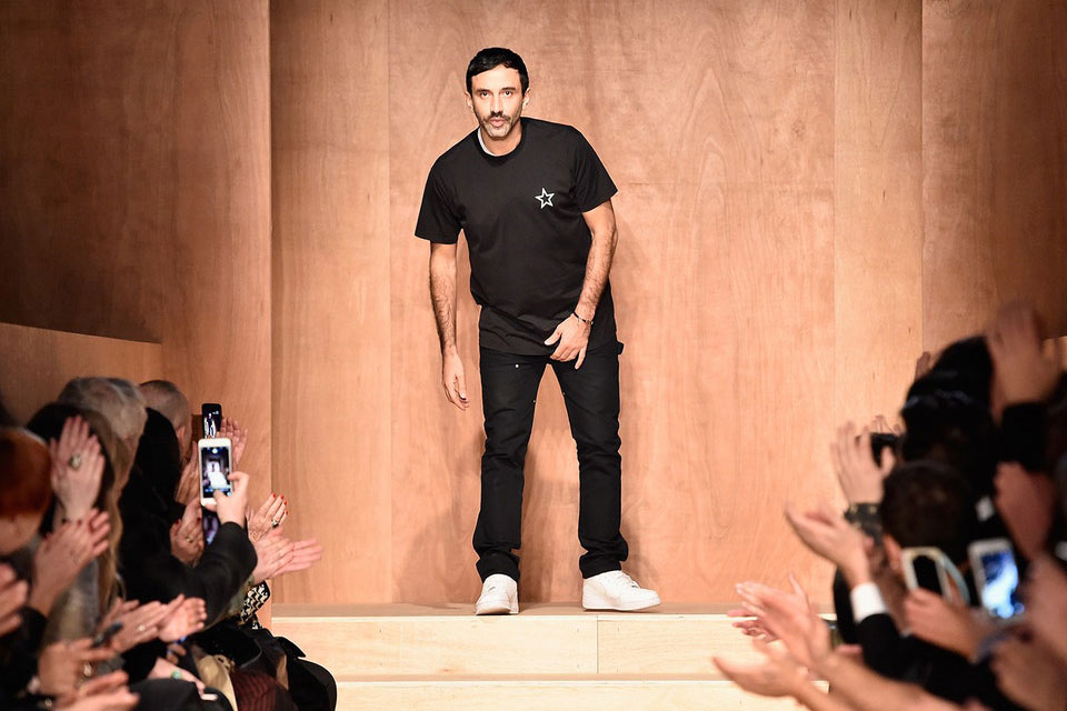 breaking-news-o-riccardo-tisci-στον-οίκο-burberry-2236243
