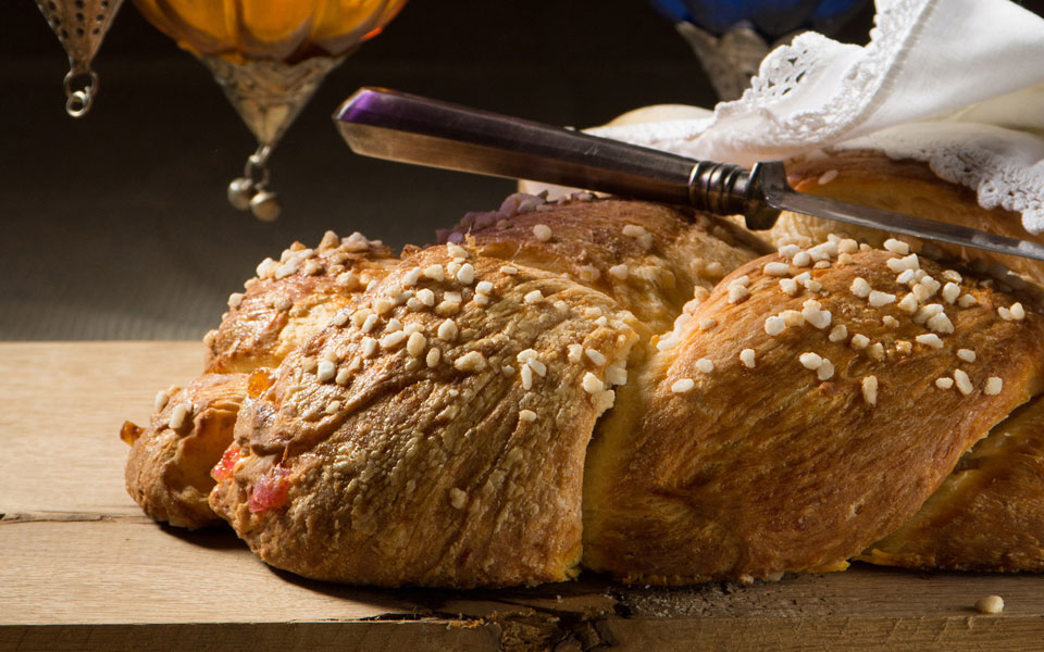 τσουρέκι-με-ζαχαρωμένα-φρούτα-2239245