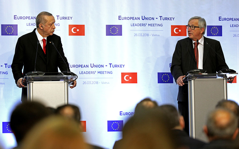 αυστηρά-μηνύματα-γιουνκέρ-τουσκ-σε-ε-2241087