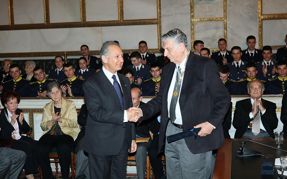 η-ακαδημία-βράβευσε-τον-π-κιτρομηλίδη-2242911
