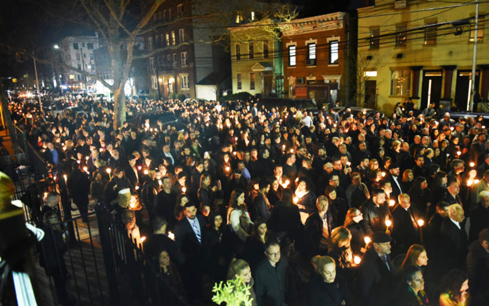 επιτάφιος-γωνία-3rd-ave-και-17-str-2243110