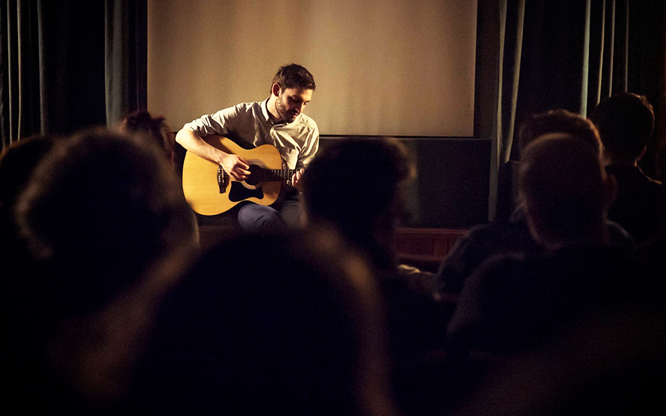 ενας-ελληνας-μοναχικός-απόστολος-τ-2244578