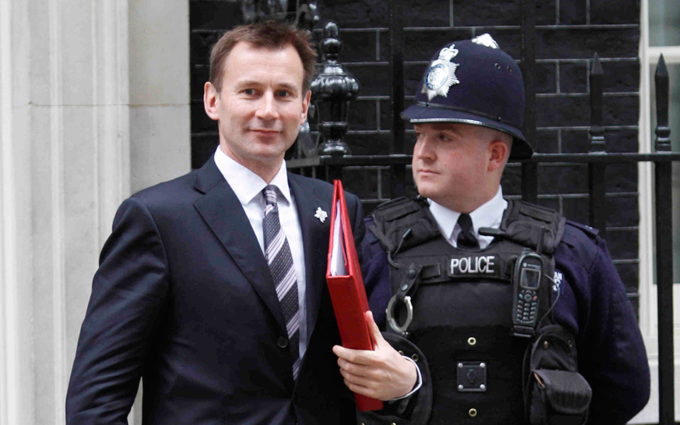 βρετανία-συγγνώμη-τζέρεμι-χαντ-στι-2244491