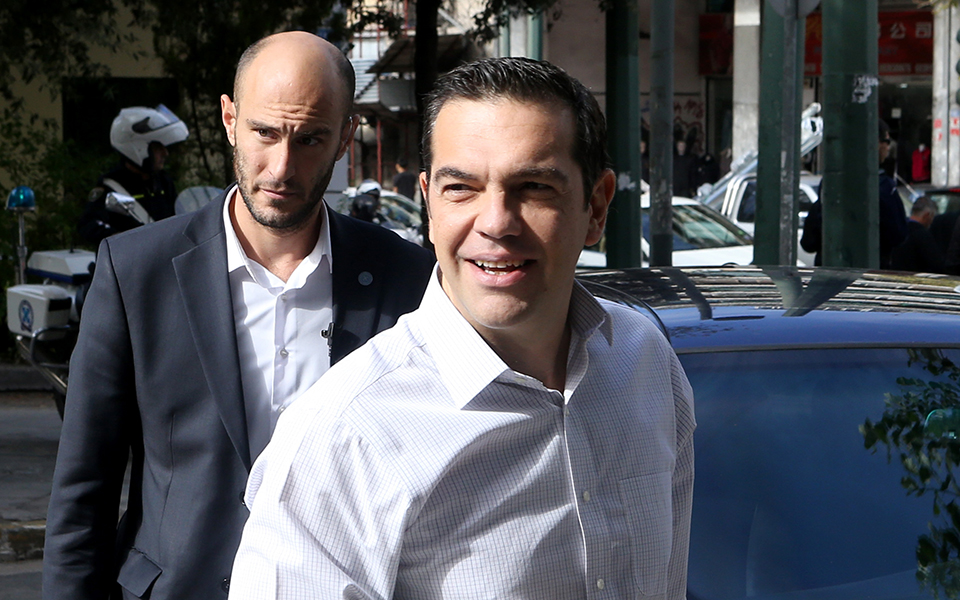 πολιτική-γραμματεία-του-συριζα-σε-βαρ-2245942