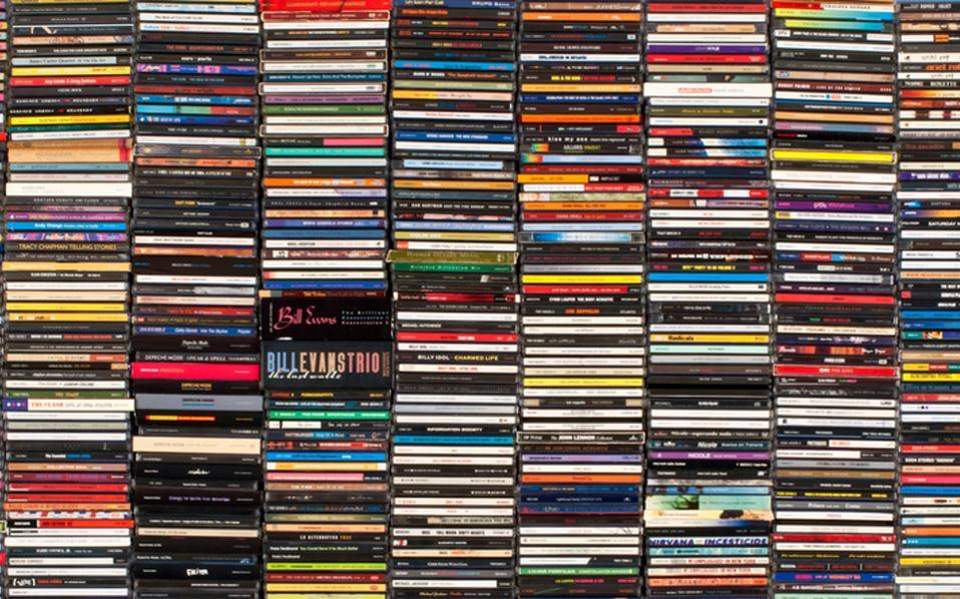 οι-ξένες-αεπι-δείχνουν-προς-την-αυτ-2246733