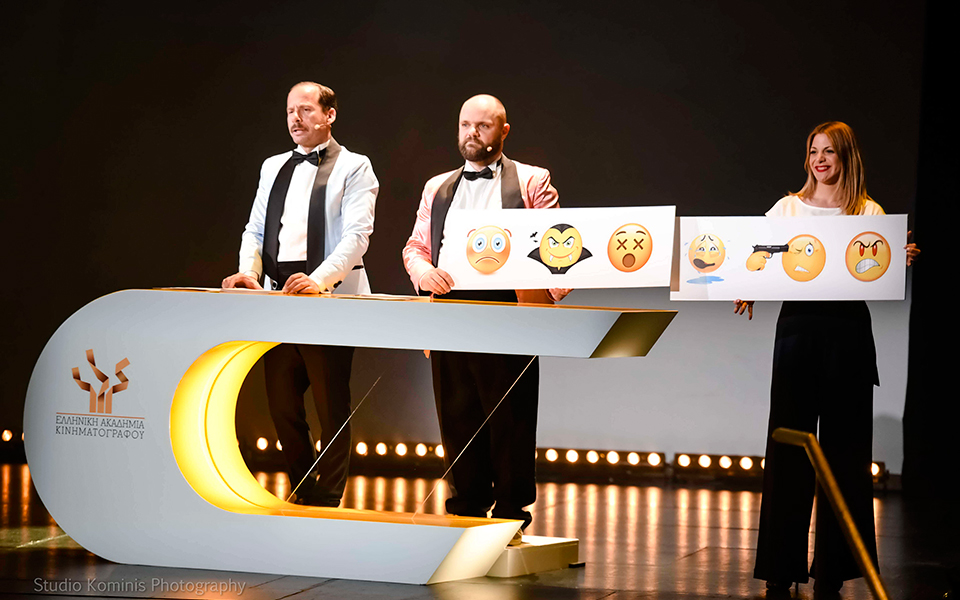 σε-μια-όμορφη-τελετή-με-αρκετές-δόσεις-2246747