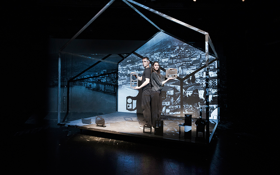 οι-αφανείς-ήρωες-ενός-βιογραφούμενου-2247198