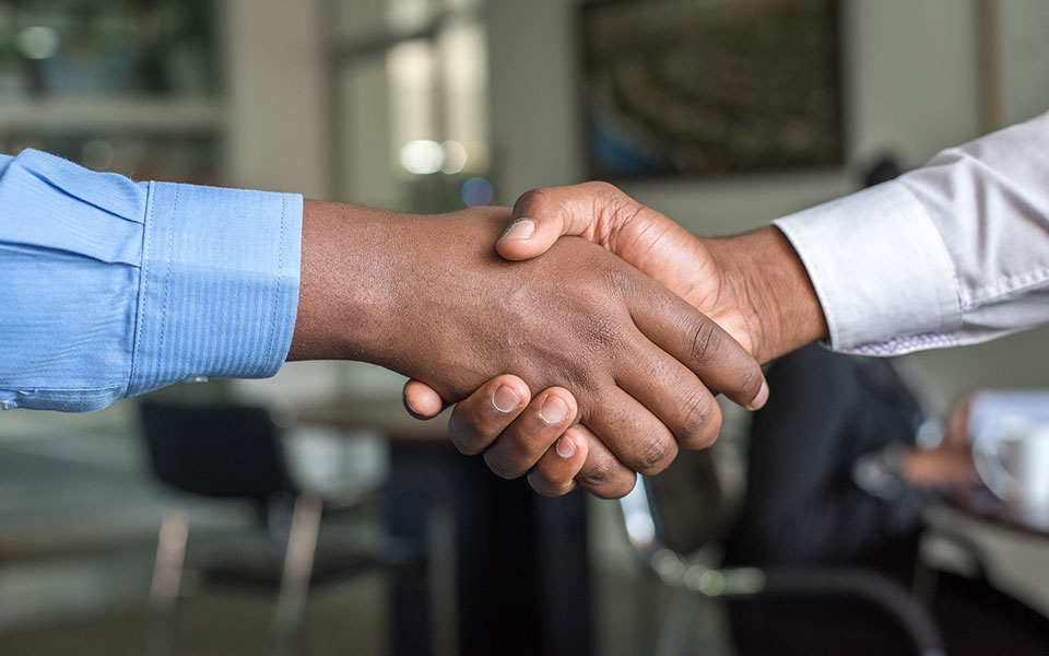 η-δύναμη-της-χειραψίας-προγνωστικός-δ-2245696