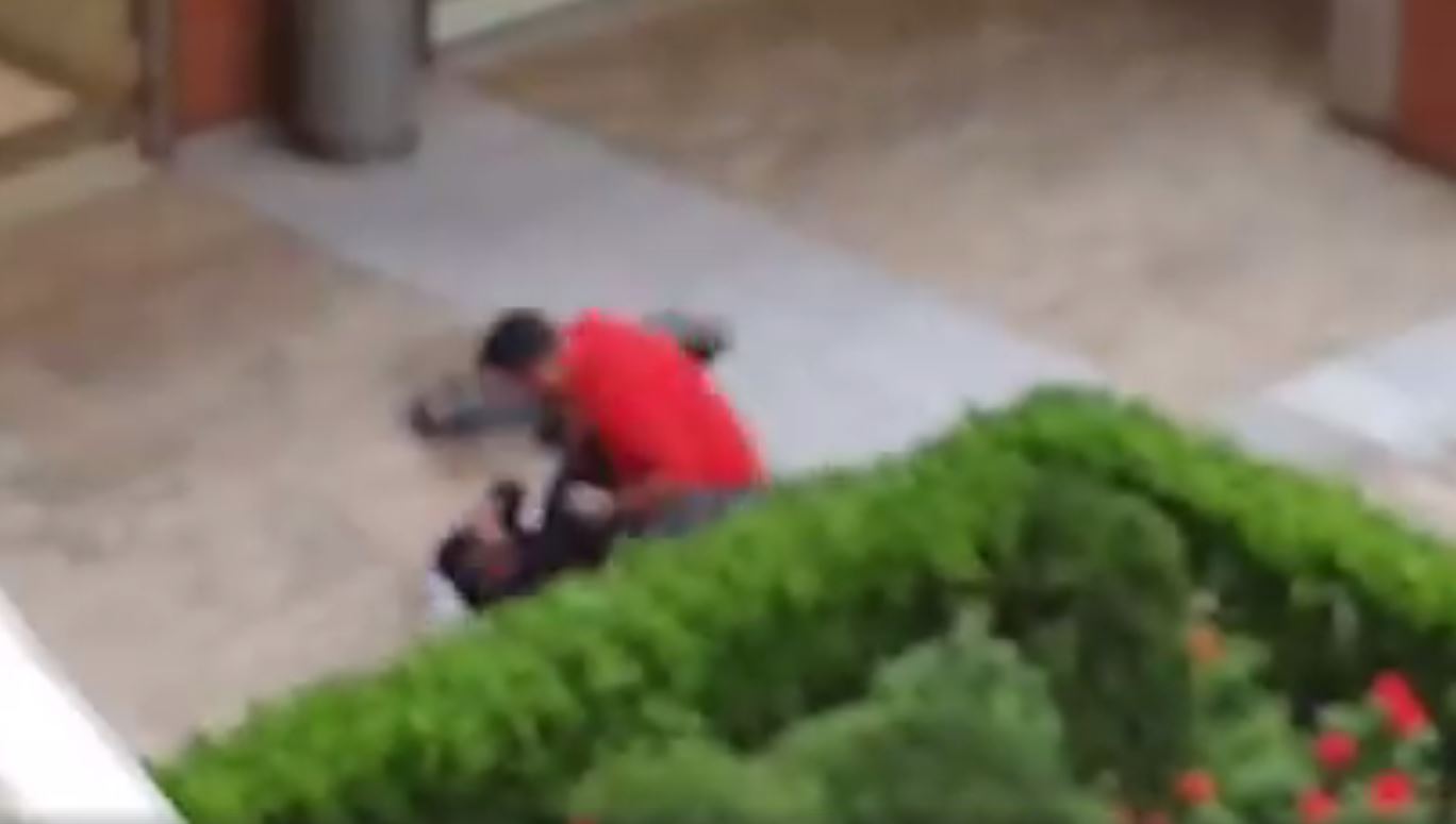 διαδηλωτής-γρονθοκόπησε-αστυνομικό-2245001