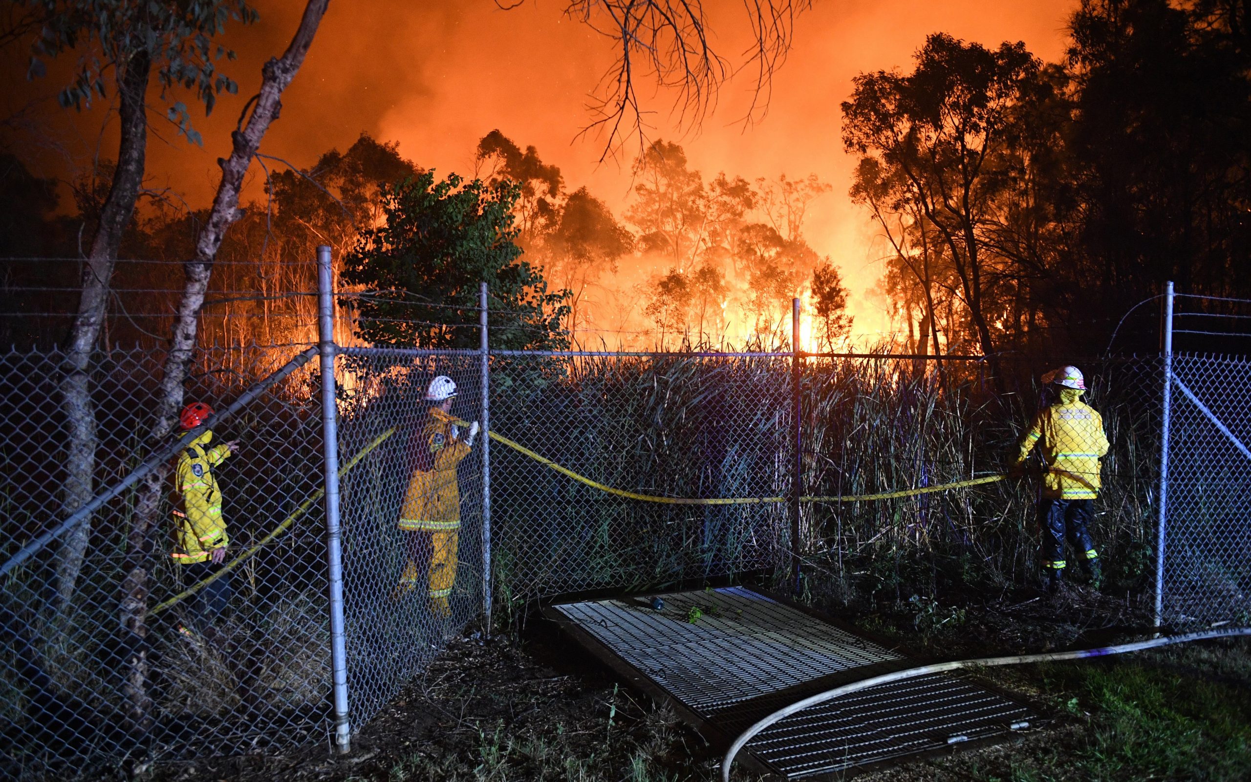 μεγάλη-δασική-πυρκαγιά-απειλεί-κατοι-2244737