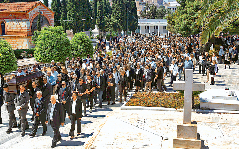 υστατο-χαίρε-στον-αγγελο-δεληβορριά-τ-2247380
