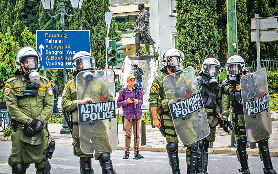 το-εθνικό-συμφέρον-και-το-δικό-τους-2245099