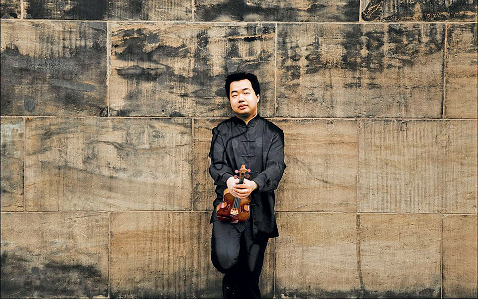 κινεζικό-σύνολο-με-ευρύ-μουσικό-ρεπερ-2244373