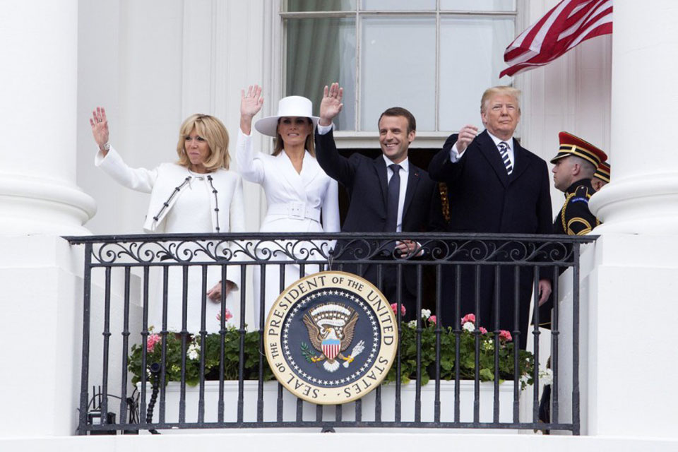 to-λευκό-καπέλο-της-melania-trump-ενέπνευσε-τα-καλύ-2246681