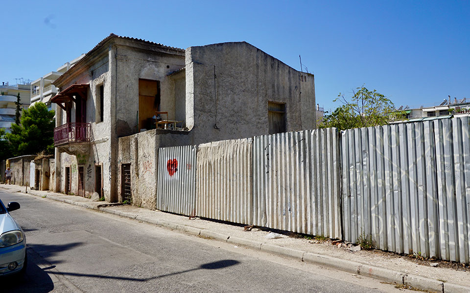 τα-απομεινάρια-μιας-σειράς-σπιτιών-στ-2244360