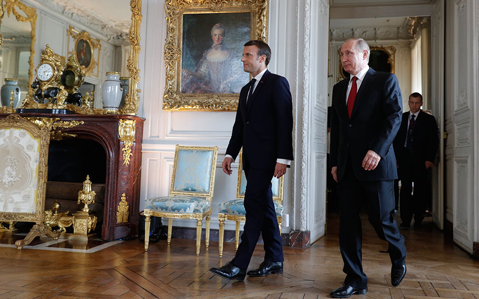 τηλεφωνική-επικοινωνία-μακρόν-πούτ-2243382