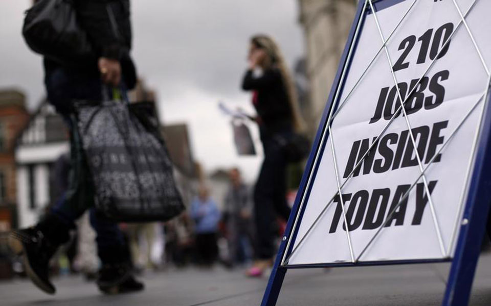 ανεργία-προβληματική-μείωση-μετά-την-2245979