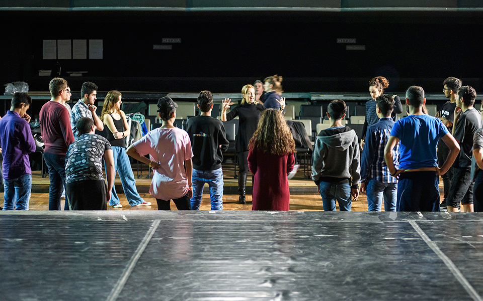 νιότη-αγκάλιασε-το-εθνικό-θέατρο-2248191