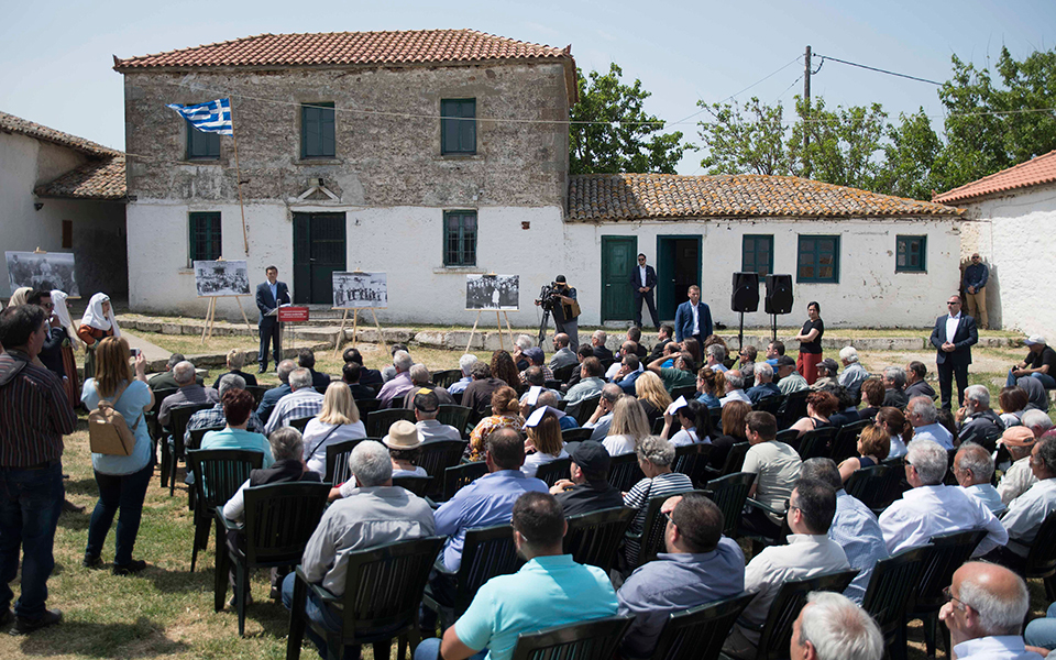 ενας-αμφορέας-από-κοχύλια-2248495