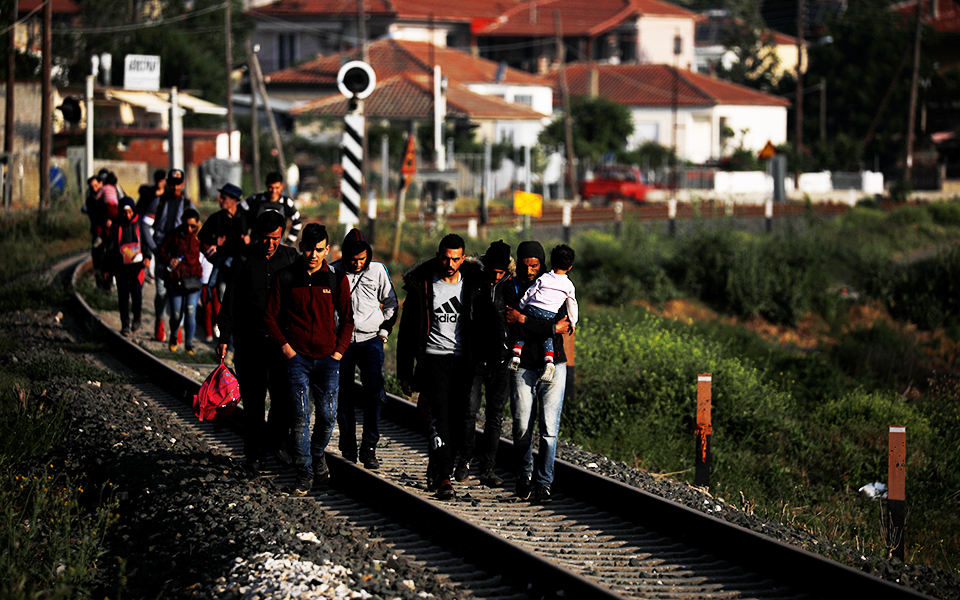 4-000-πρόσφυγες-πέρασαν-τον-απρίλιο-από-το-2249295