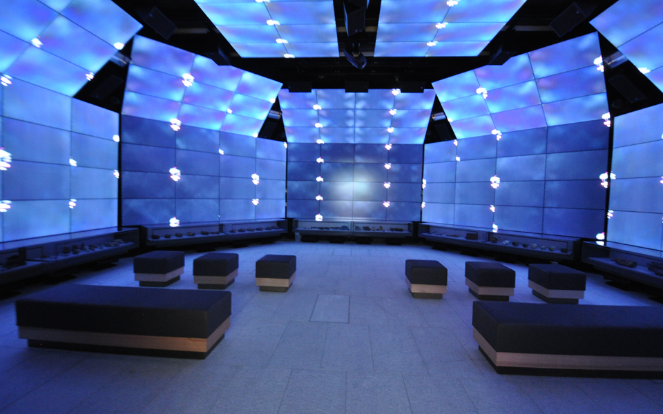 ελληνες-κατακτούν-το-λούβρο-2249648